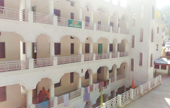 hotel-jpg-palace-in-sitapur